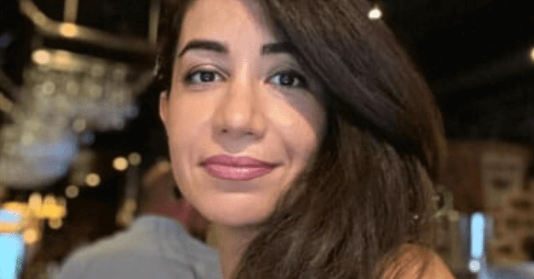 Elnaz Hajtamiri sitting in a restaurant